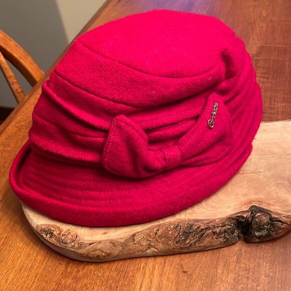 Red Cloche Wool Hat By Comhats - Picture 1 of 5